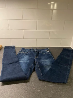 Mörkblå replay jeans +30ml pdm althair  - Byte