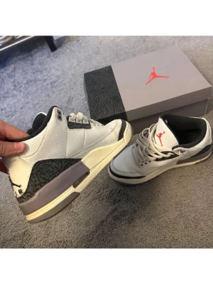 Jordan 3 - Snygga klassika jordan 3or, condition 8/10 storlek 42,5. Kom privat för mer frågor och bilder