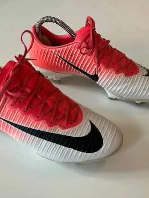 Nike Mercurial XI Elite fotbollsskor  - Säljer ett par Nike Mercurial XI Elite fotbollsskor. 