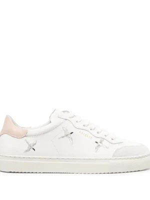 Axel Arigato vita sneakers - Vita sneakers från Axel Arigato med broderade fåglar på sidorna och Arigato logga på. Storlek 37.