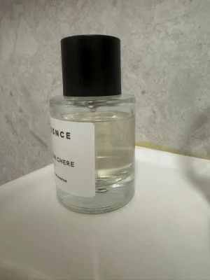 Essence parfym - Säljer min fleur chere från ESSENCE då den helt enkelt inte faller mig i smak✨ inspirerad av baccarat rouge 540❣️🐆💋💄 nypris 360kr