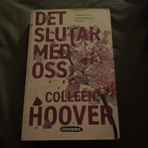 Det slutar med oss - En gripande och känslosam roman om Lily som följer sina drömmar till Boston. När hon möter Ryle förändras allt, men gamla känslor och utmaningar hotar det nya livet. Perfekt för unga vuxna som gillar starka berättelser om kärlek och mod.