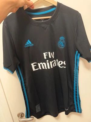 Real Madrid tröja  - Real Madrid retro tröja i nytt skick med lappen på