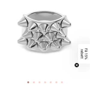 edblad ring  - intresse koll på min silvriga edblad ring, den är i storlek 16.8 tror jag och har nästan aldrig blivit använd så den är i väldigt bra skick. Om det är någon som vill byta samma ring fast i guld hade det också gått bra. 