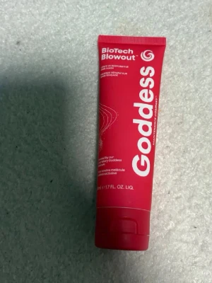 BioTech Blowout Goddess - Köpt på Lyko för 450kr , använd en gång nästan full 