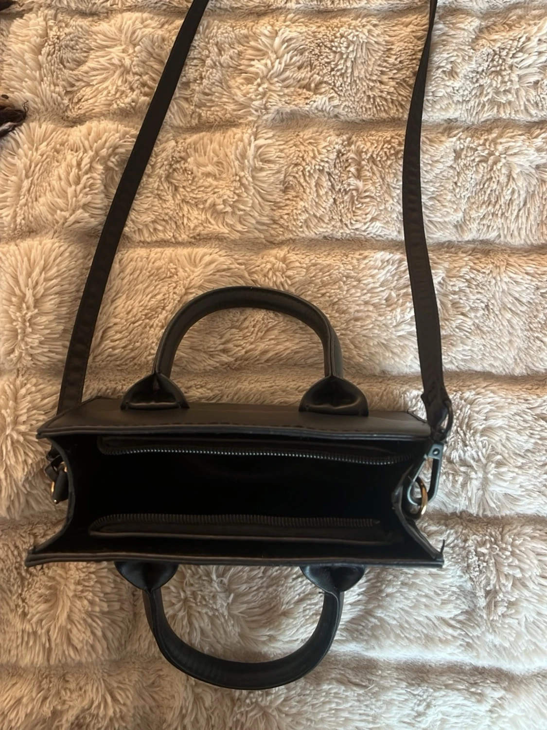 Svart axelväskaka i skinnimitation - 2