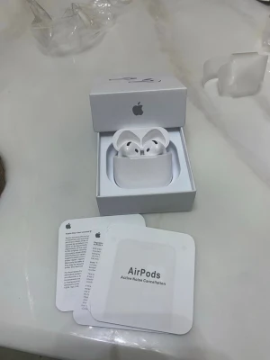 AirPods 4 - Säljer ett par AirPods 4 (ANC) äkta AirPods med serienummer 