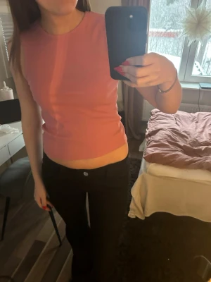 Rosa topp - Rosa topp med knytningar i ryggen. Från mango KIDS🩷🩷