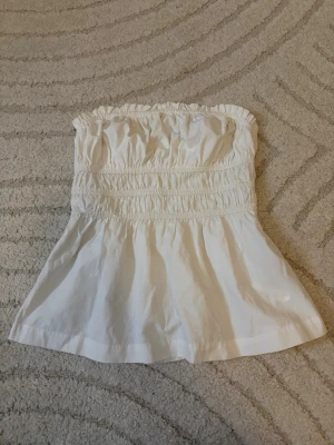 Vit topp - Vit topp från stradivarius! Storlek xs💕