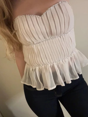 Volang topp - Jättefin topp från h&m, såldes för många år sedan. Den har en dragkedja på sidan. Storlek 34. 