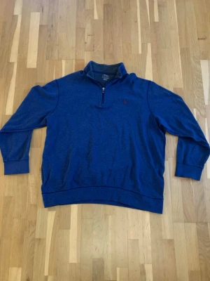 Ralph lauren zip - Den är i mycket bra skick storlek xl.