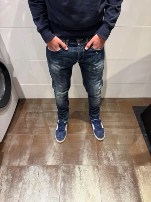 Dondup george - Dondup jeans | Riktigt feta och populära jeans | Skick= 9,5/10 | nypris= 4000 kr | vårt pris= 799 kr | Hör av dig vid minsta fundering!