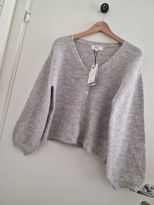 Gina Tricot kofta XS - Ny grå kofta i storlek XS. Ny med prislapp