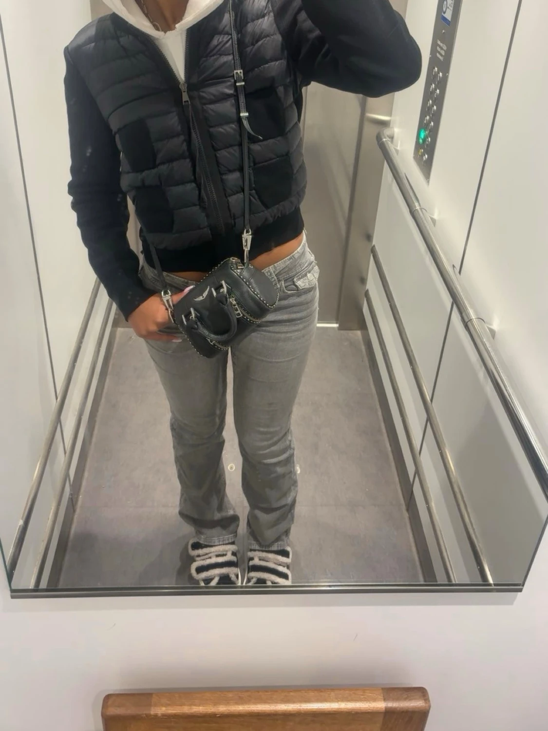 Svart croppad dunjacka med dragkedja - 1