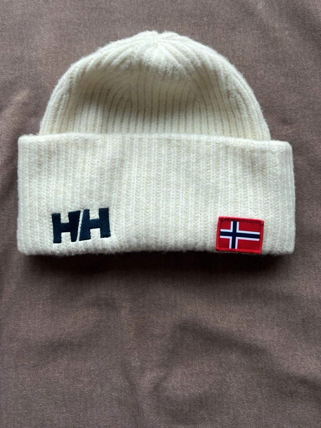 Vit ribbstickad mössa Helly Hansen