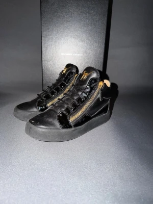 Giuseppe skor - Giuseppe skor i bra skick, storlek 36