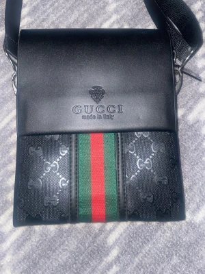 Gucci väska  - Helt ny äkta läder! 