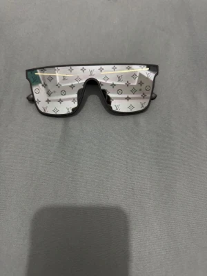 Lv Solglasögon  - Kolla in i profilen för fler modeller
