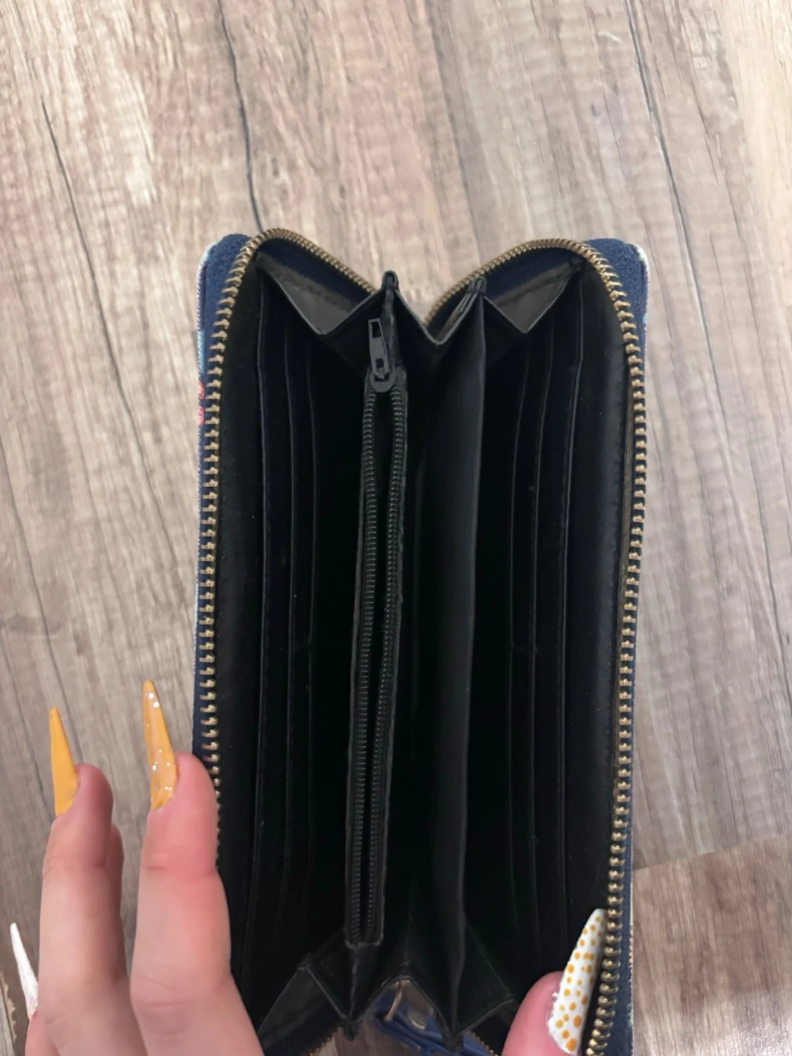 Mönstrad plånbok med pop art-tryck - 3