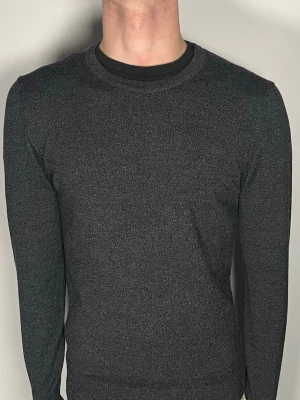 J.Lindeberg merinoull tröja - Säljer en riktigt snygg och trendig J.Lindeberg merinoull tröja i fint skick, storlek S, vid frågor är det bara att skriva //Gramenti