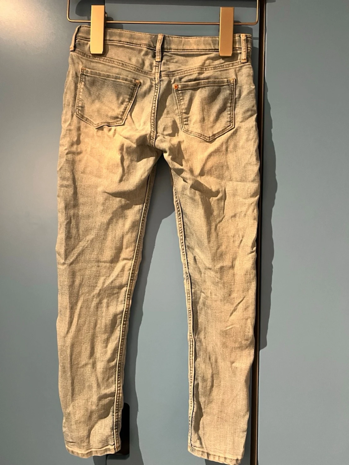 Ljusblå skinny jeans med broderi - 1