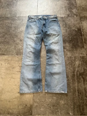 Vintage Flared Levi’s - Tja! säljer nu mina levis 507or som jag själv skulle säga har den fetaste passformen🫡 dessa är i strlk 32/32 och utöver den perfekta passformen har de en riktigt bra wash! 👏 tveka inte på att skriva ifall ni har frågor🖖