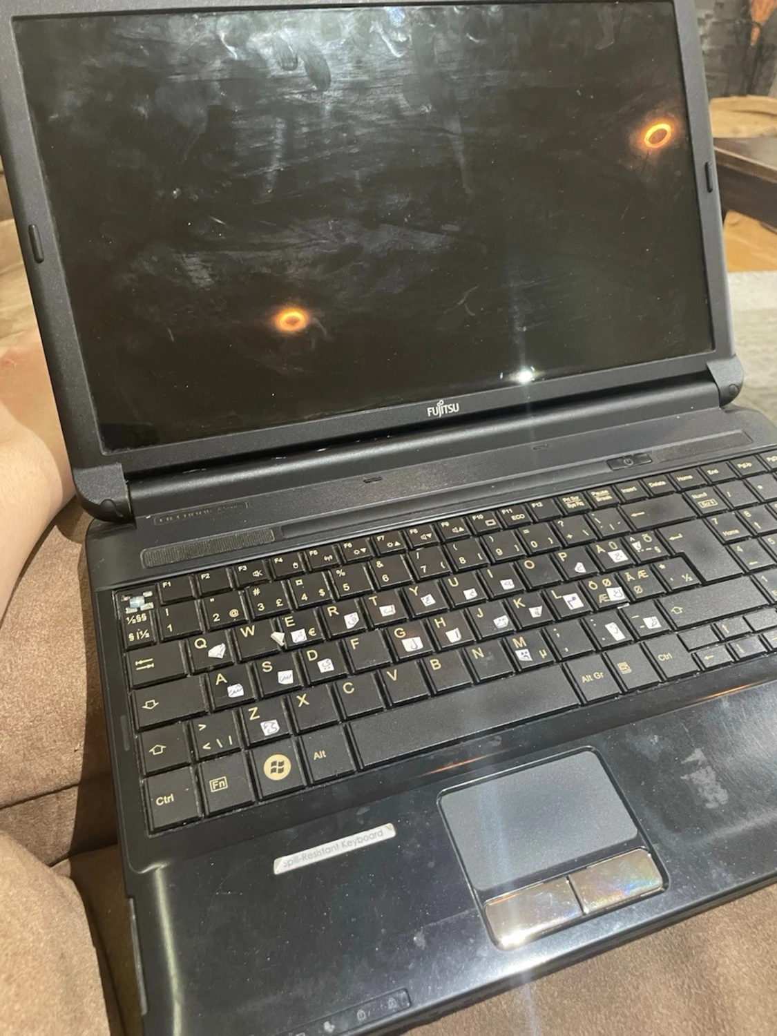 Svart Fujitsu bärbar dator - 2