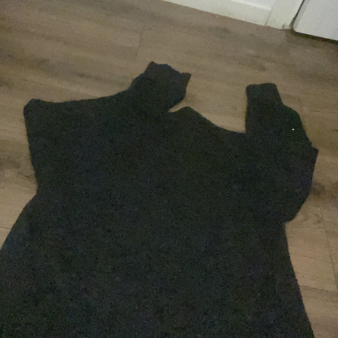 Svart stickad polotröja med paljetter - 2