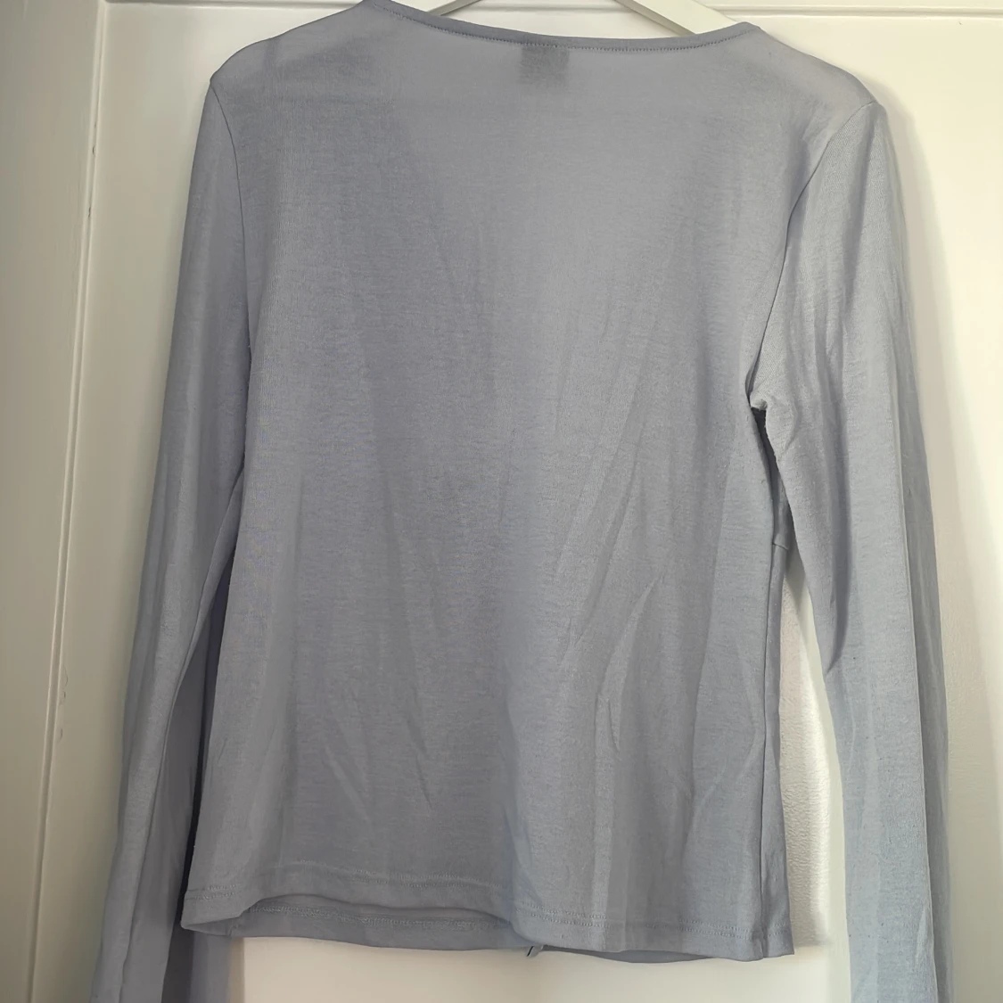 Ljusblå  långärmad topp med knyt Gina Tricot - 2