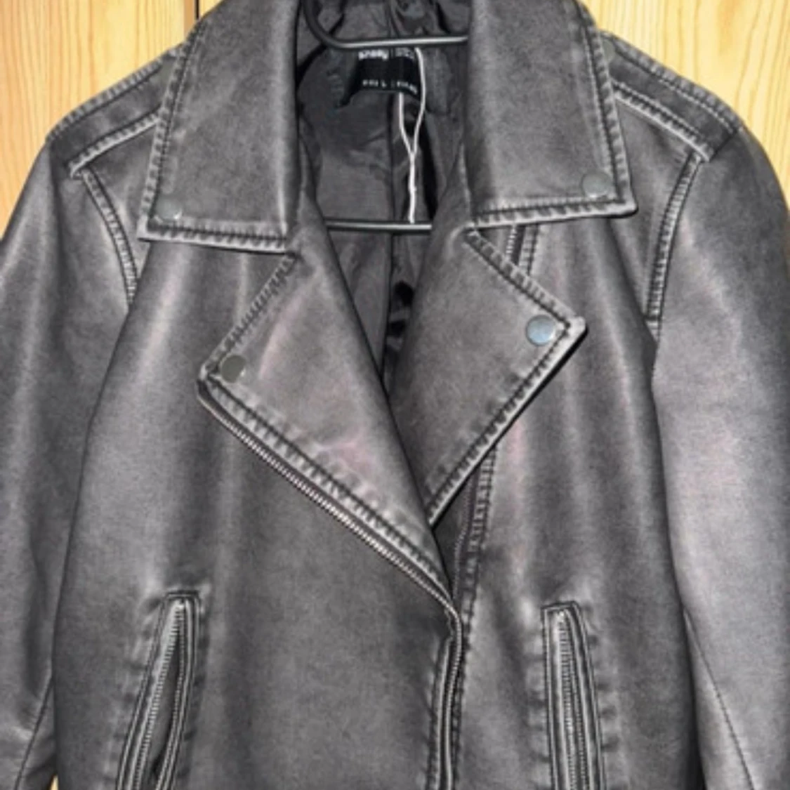 Svart skinnjacka från Sinsay, stl L - 3