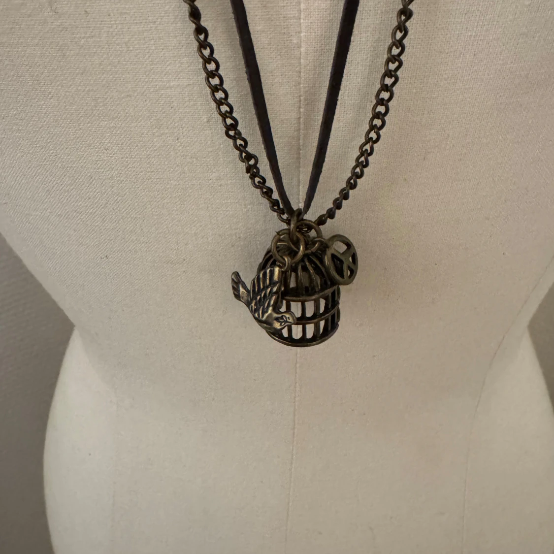 Långt halsband med bur och fågel - 1