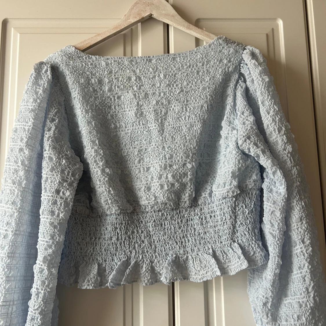 Ljusblå croppad blus från Glamorous - 2