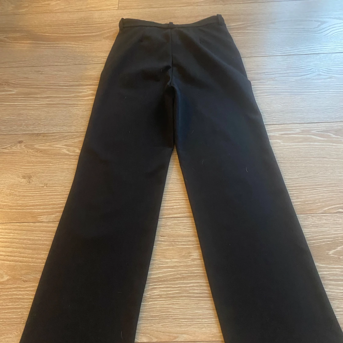 Svarta kostymbyxor från Vero Moda - 1