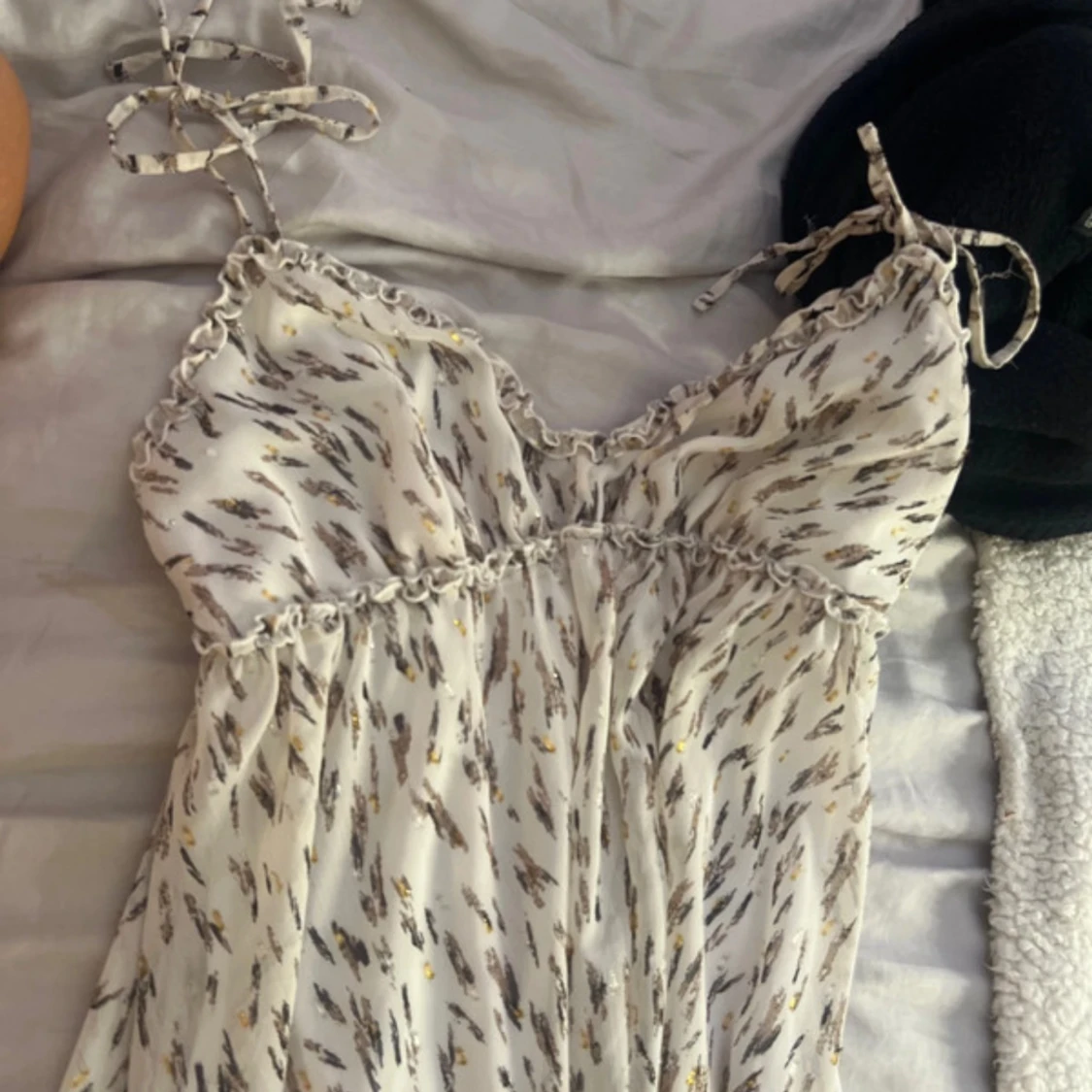 Vit mönstrad sommarklänning från Marina