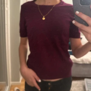 Vinröd kashmir t-shirt - Kashmirtröja som är perfekt till hösten! (Och jul❤️)