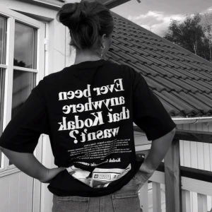 Svart oversized Kodak t-shirt - Skit oversized snygg marin blå t-shirt med coolt tryck💙