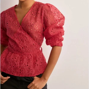 Blus Neo Noir - Superfin blus från neo noir, använd 1 gång🩷 köpt för 599