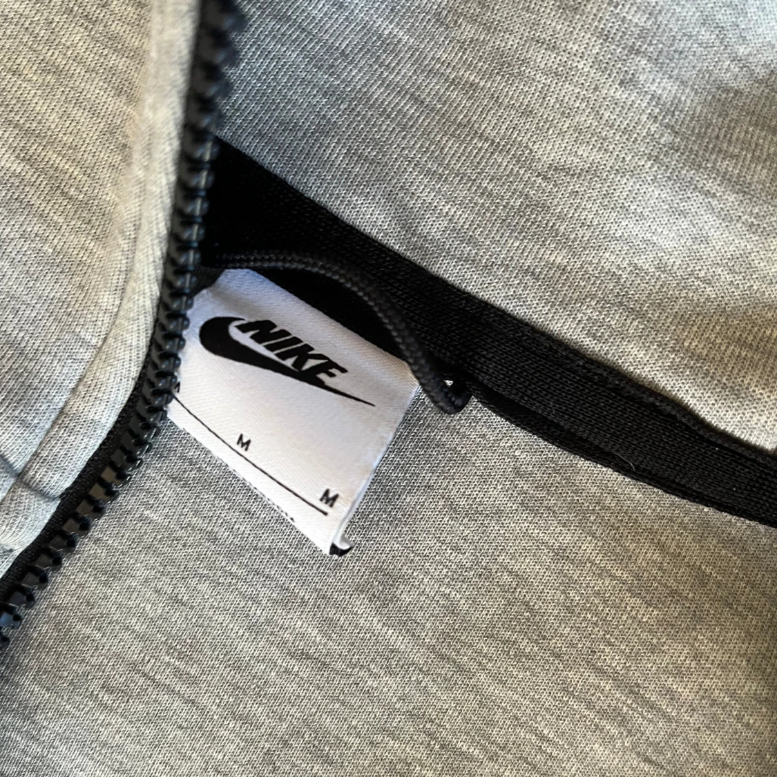 Grå Nike tech fleece hoodie M - 1