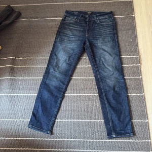 Jack and jones jeans - Slim fit byxor från Jack and Jones. 