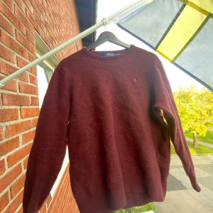 Polo Merinoull Pullover - Hej! Säljer nu min jätte snygga Ralph Lauren pullover, den är XL i barn storlek, vilket motsvarar ungefär S Har ni några frågpr är de bara o skriva!😊