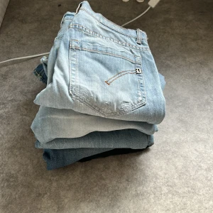 Bundle Fem par Dondup George Storlekar mellan W29-W32 olika längder - .