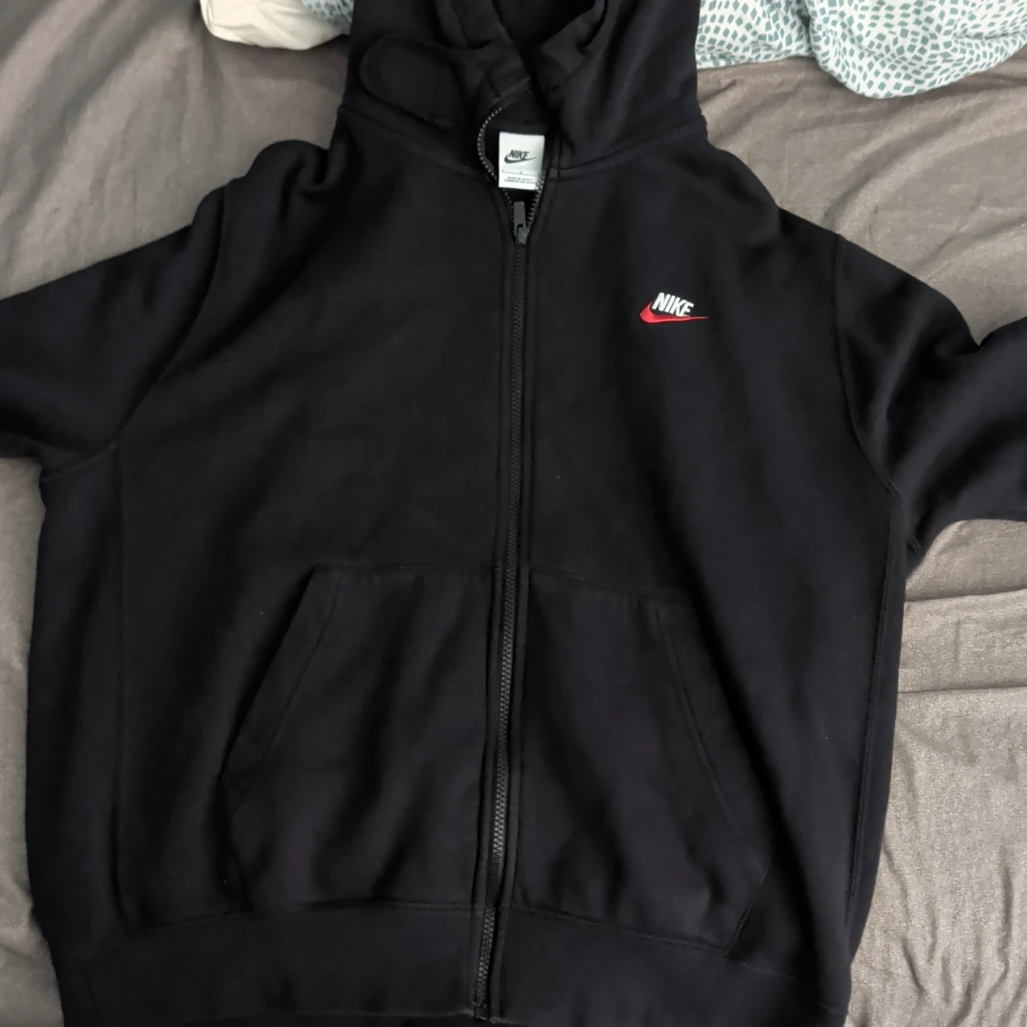 Svart Nike hoodie med dragkedja