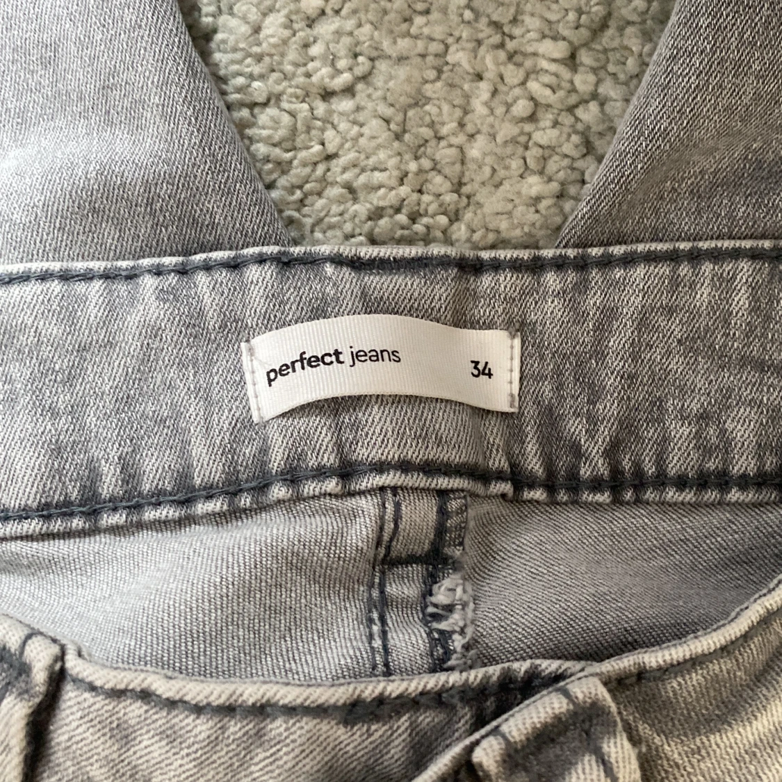 Grå bootcut jeans från Gina Tricot - 2