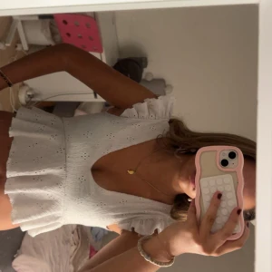 Topp - Super söt topp!! Säljer för att jag inte har någon användning av den längre!🤍🤍