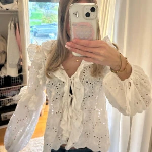 blus - super fin! helt oanvänd och i ny skick! 