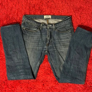 Acne Jeans - Jättesnygga acne jeans med en riktigt fin tvätt, perfekta till skola, vardag eller fina tillfällen🙌