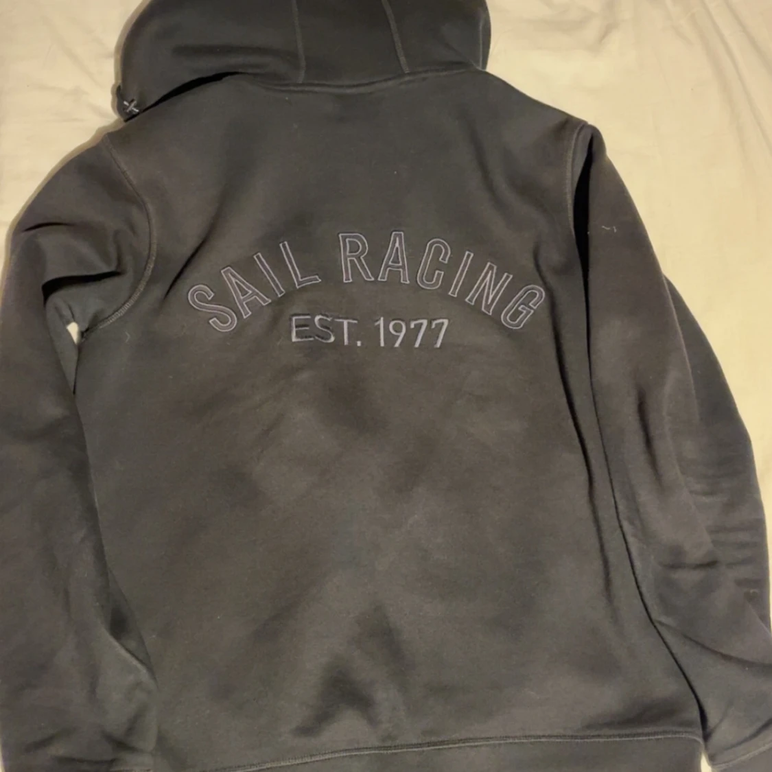 Svart Sail Racing Hoodie - 1
