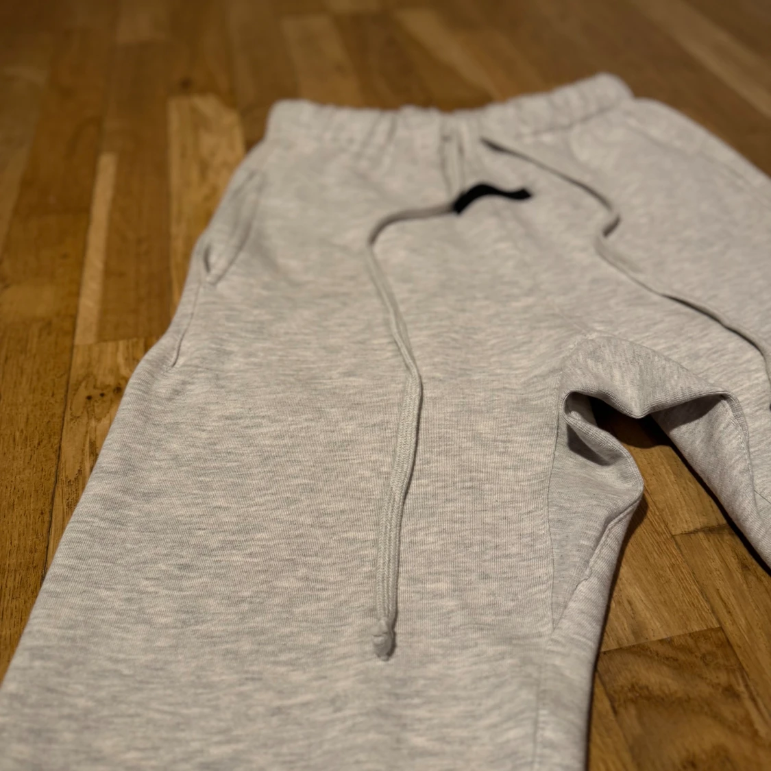 Essentials Fear of God grå mjukisbyxor - 3