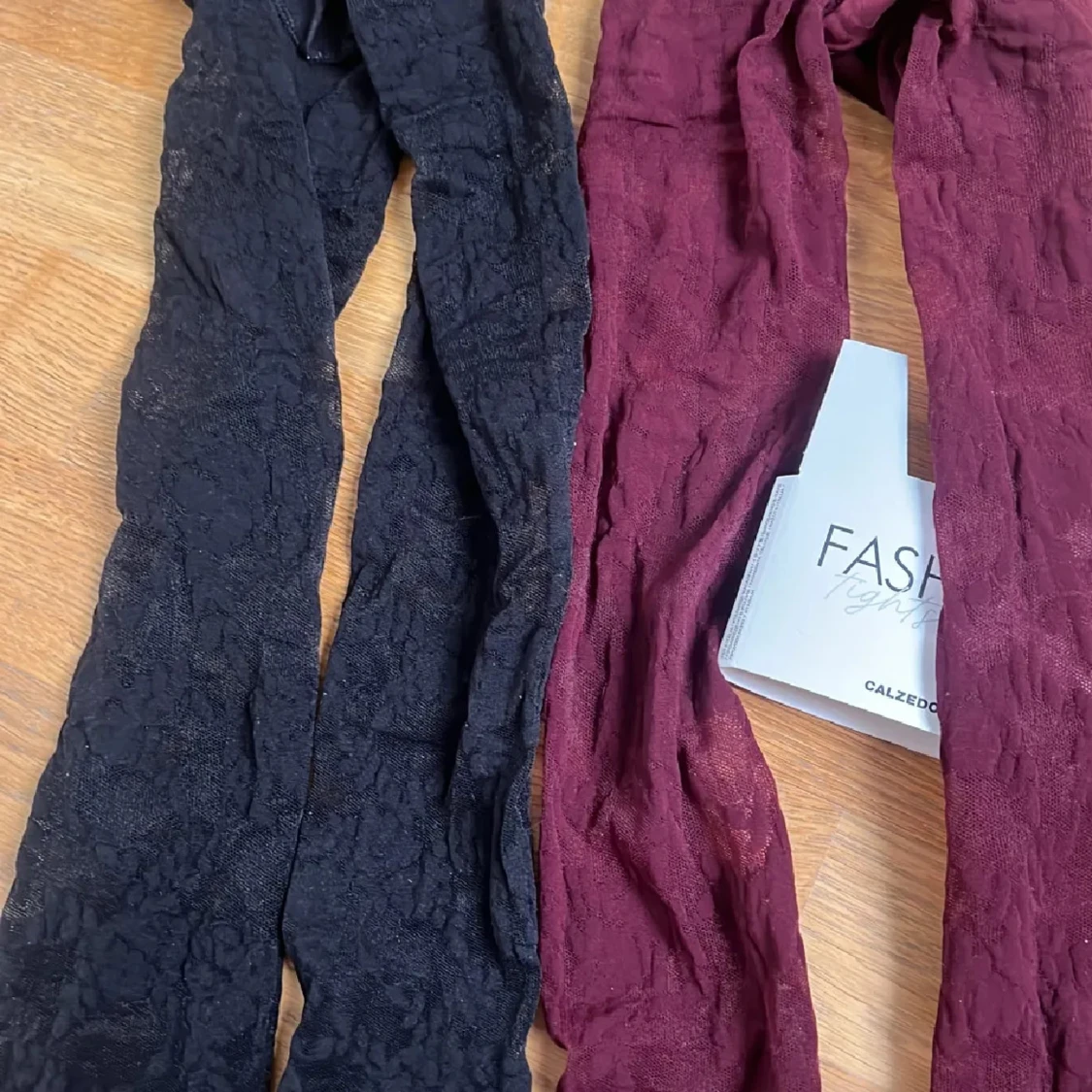 Vinröda strumpbyxor  - 2