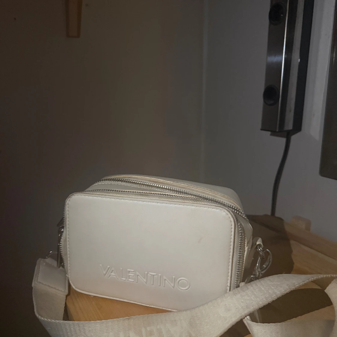 Vit axelväska från Valentino - 1